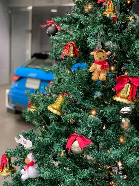 クリスマスツリー飾りました アウディ宮崎ブログ フィデル グループ ホールディングス 自動車部門